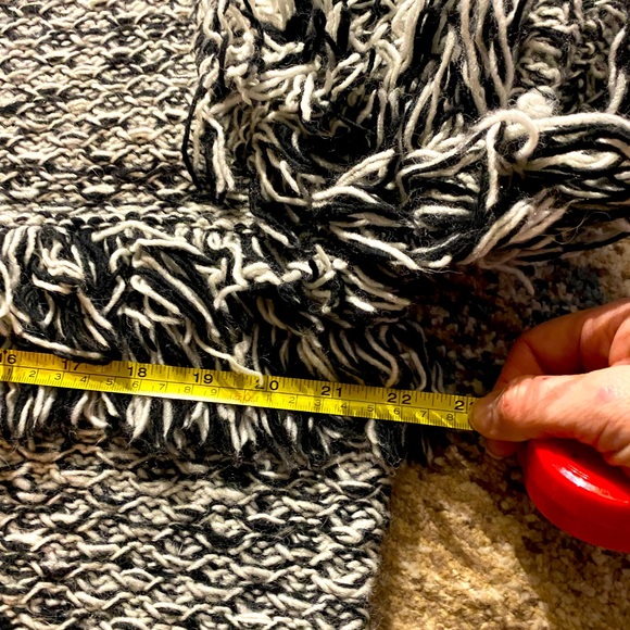 NWOT BANANA REPUBLIC Fun Fringe Sweater, Size Large - Picture 8 of 8